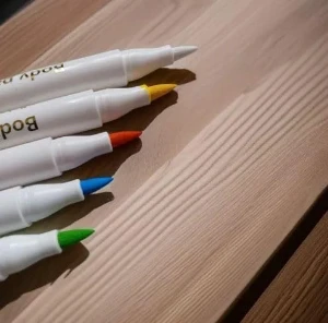 صورة ألوان تلوين الوجه (Face Paint) – 12 قلم بألوان زاهية وآمنة