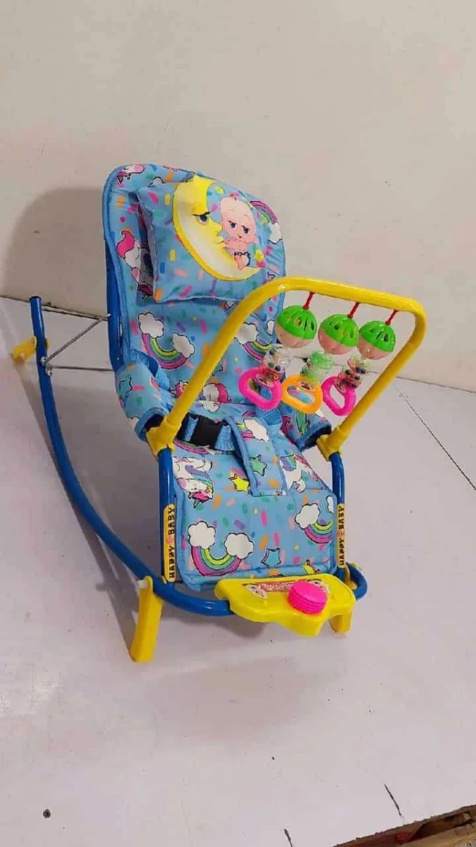 صورة كرسي هزاز فاخر للأطفال - مع ناموسية وحامل ألعاب وزمارة - اللون بينك (وردي)