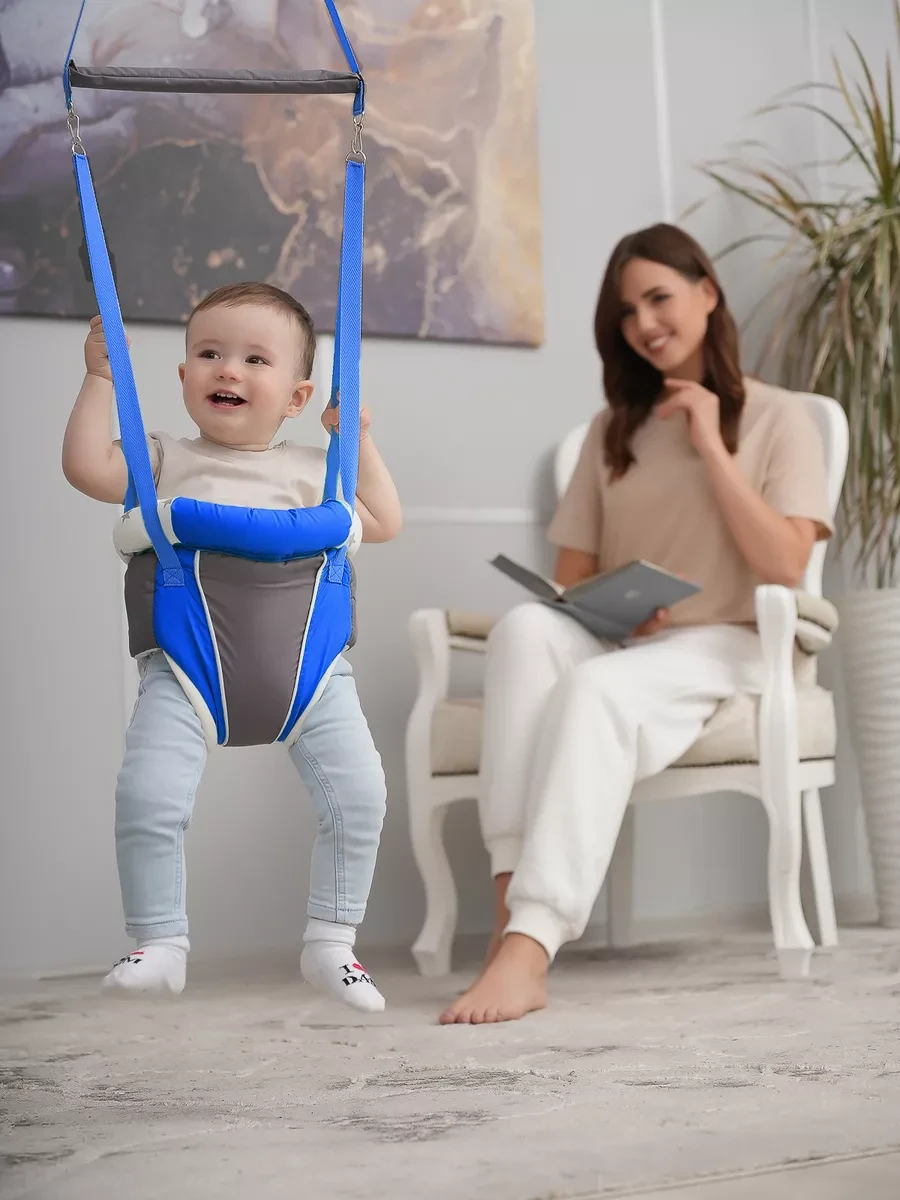 صورة نطاطة أطفال معلَّقة في السقف - لون أزرق - مقعد آمن لتقوية عضلات الطفل