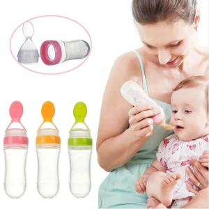 صورة زجاجة رضاعة سيليكون ناعمة بملعقة - موزع طعام قابل للضغط للأطفال