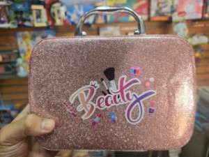 صورة شنطة مكياج لابوبو الاحترافية