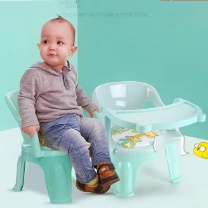 صورة كرسي أطفال بلاستيكي محمول على شكل دلو مع صينية