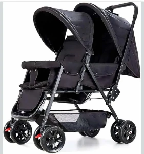 صورة عربة أطفال مزدوجة (عربة توأم)، مصممة لحمل طفلين في وقت واحد