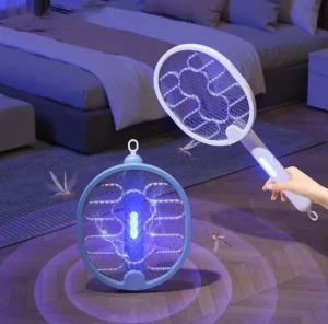 صورة مضرب البعوض الكهربائي القابل للطي المنزلي القابل لإعادة الشحن ومصباح البعوض المحمول على الحائط والصدمات الكهربائية.