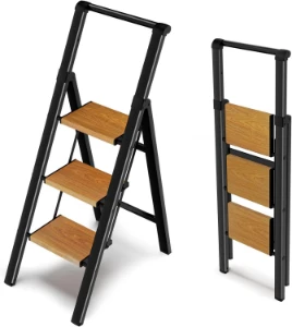 صورة سُلّم قابل للطي بخطوتين من الألومنيوم مع دواسات عريضة مضادة للانزلاق