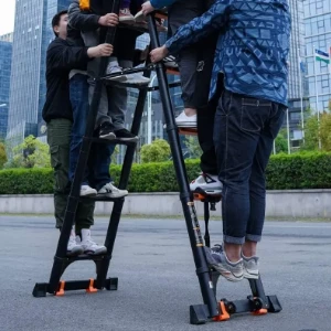 صورة سلم توسعي صناعي قوي نوع متعدد الوظائف ستيسبيدر ناعم قابل للطي في المناطق الداخلية من الأرضيات الصناعية