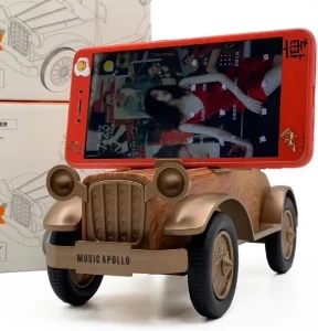 صورة سماعة بلوتوث بتصميم السيارة الكلاسيكية الفاخرة