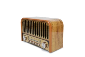 صورة راديو بتصميم كلاسيكي، يُعرف باسم راديو Meier M-2031BT