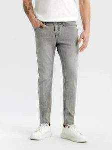 صورة بنطال  جينز رمادي بخصر متوسط قصة عصرية ومريحة