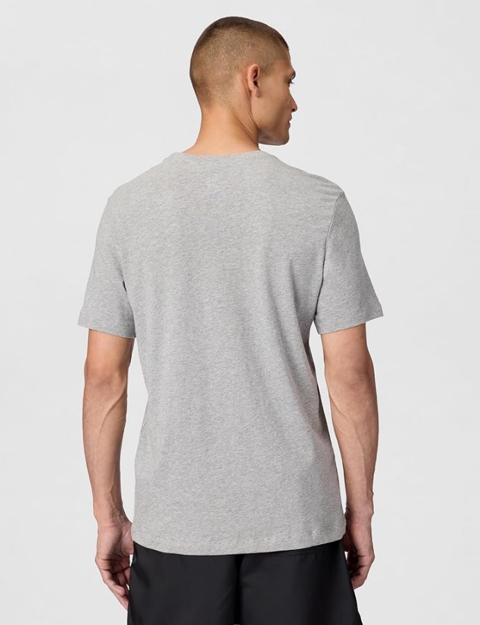 صورة تيشيرت رياضي بشعار نايكي للرجال