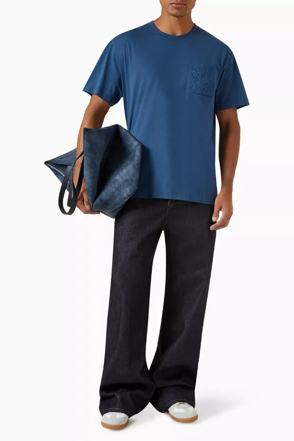 صورة تيشيرت لويفي بقصة مريحة -