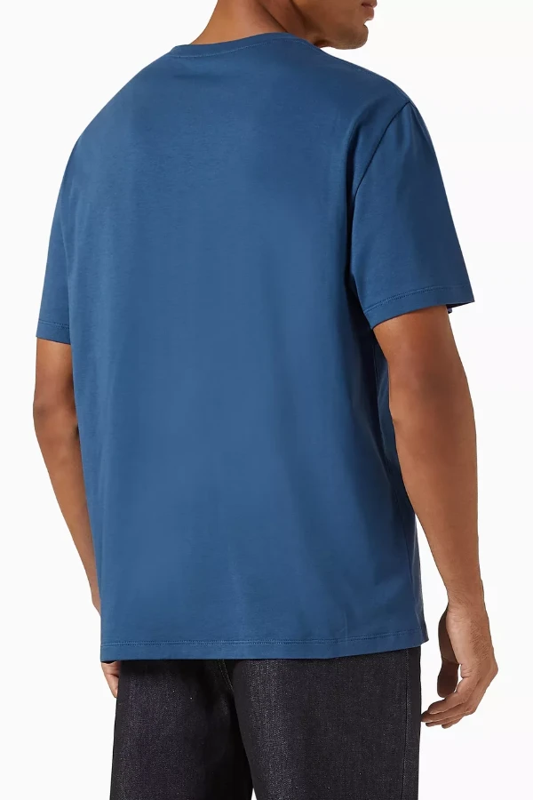 صورة تيشيرت لويفي بقصة مريحة -