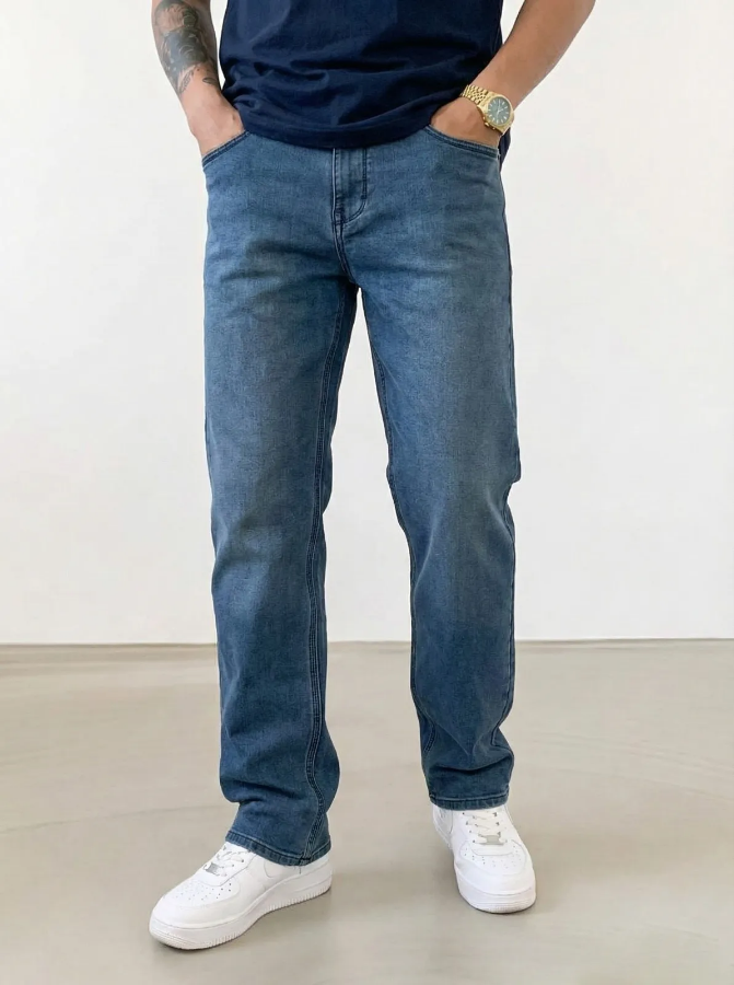 صورة بنطلون جينز رجالي أزرق متوسط كلاسيكي