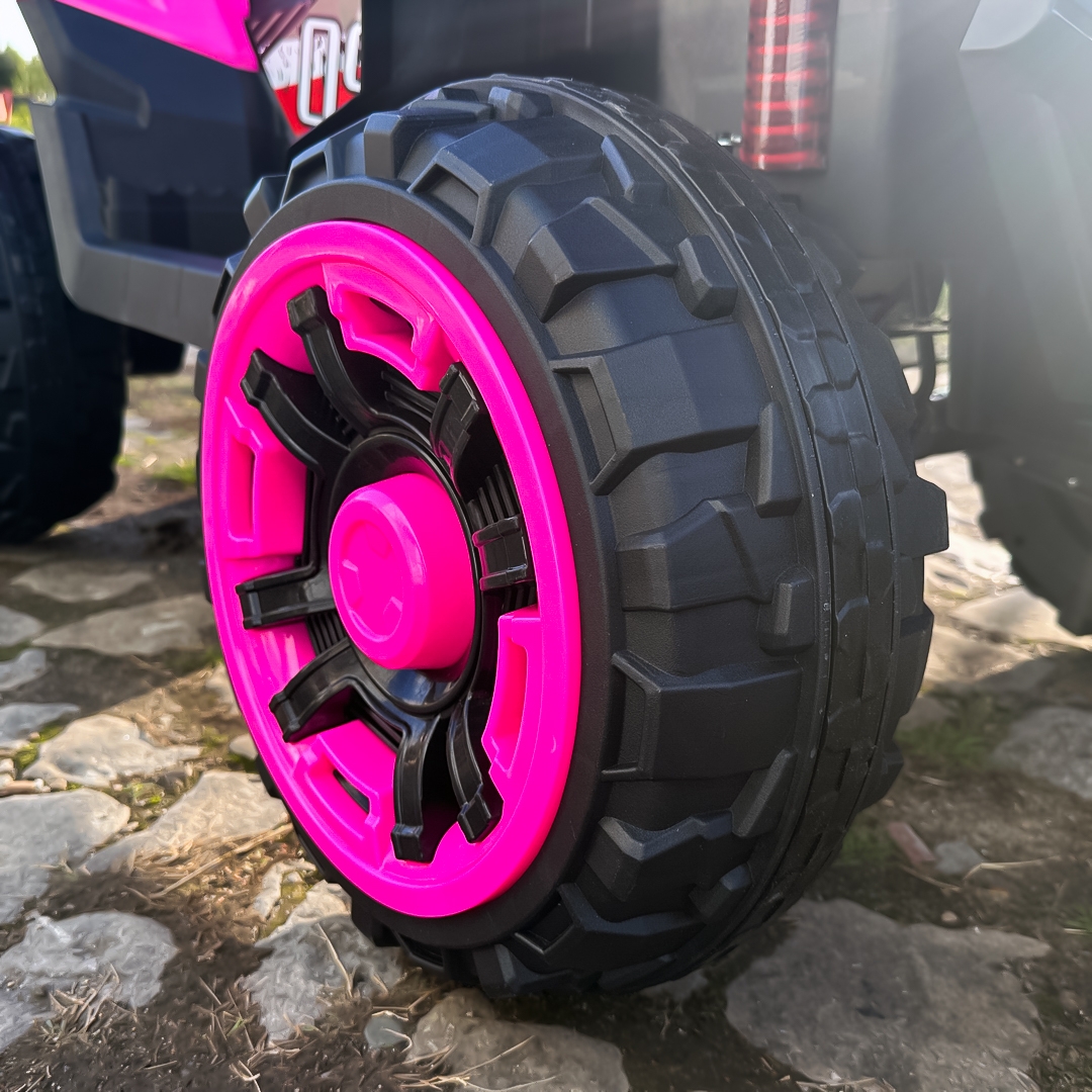 صورة مركبة كهربائية للأطفال 4×4 Kinderauto SuperOffroad V2، مقعدين، 180 واط 12 فولت، جهاز تحكم عن بعد متضمن، 3-9 سنوات، بلوتوث، وردي